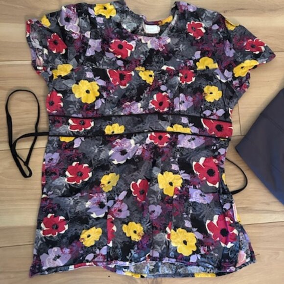 size small womens scrub work wear shirt top gray floral cotton - Picture 1 of 3